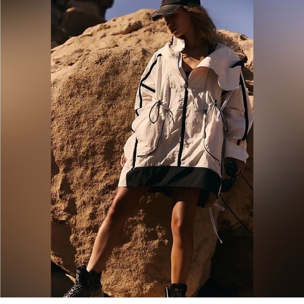 FREE PEOPLE MOVEMENT Peace Out Backpack Parachute Parka - Picture 11 of 12